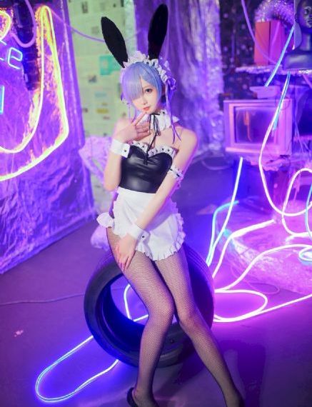 舌头伸进女人腿间花缝流水_视频全集