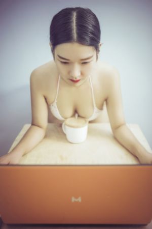 亚洲AV片在线播放_BD英语迅雷电影在线