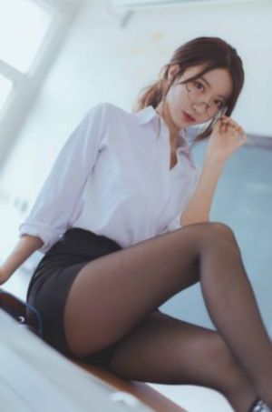 少妇裸体翘臀色诱图片_1080在线播放