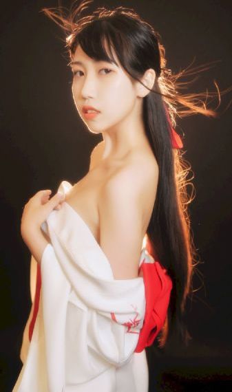 女人丝不挂的正面裸体视频_1080P超清免费观看